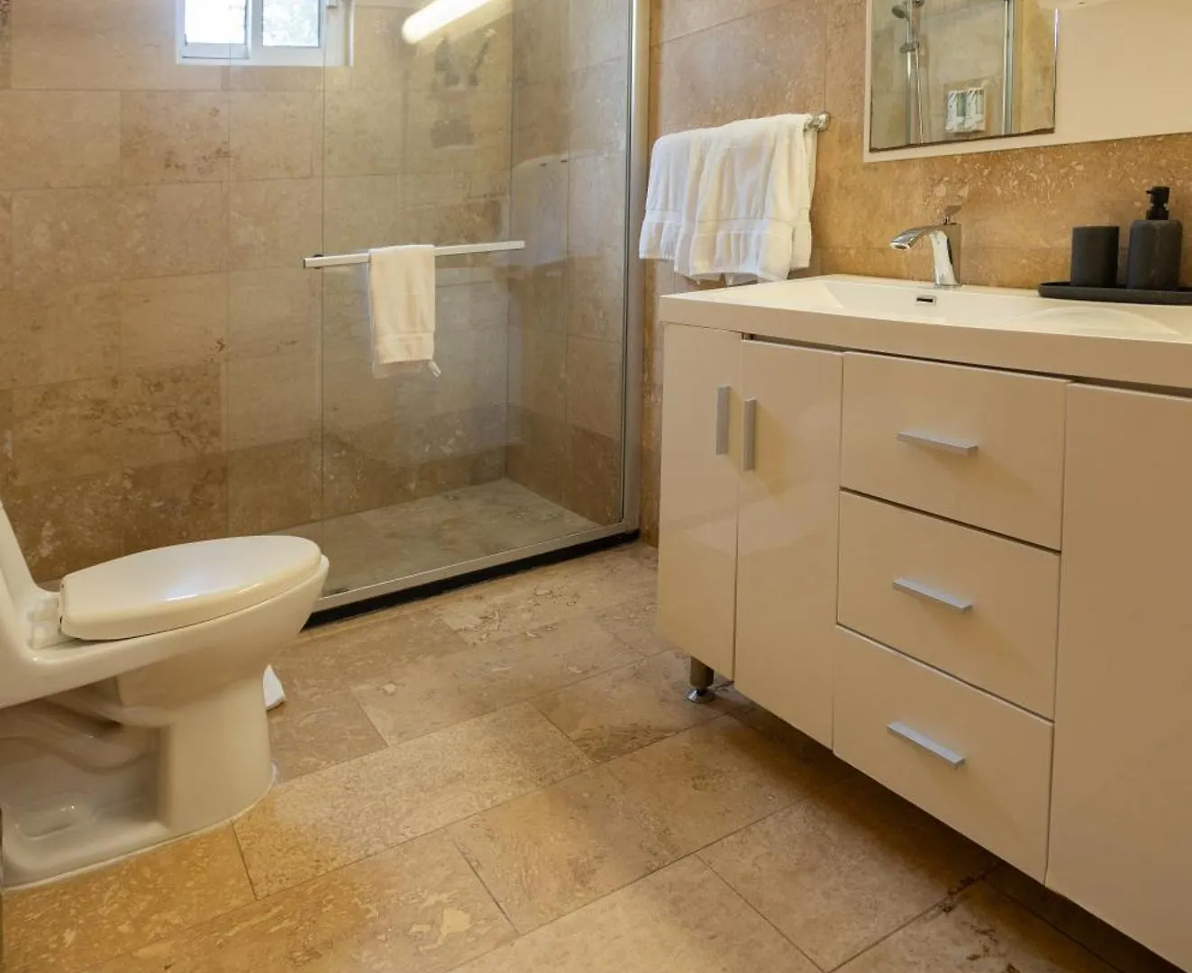 Apartamento 4 Bedrooms Modern Condo At Walking Distance From Eagle Beach Palm Beach