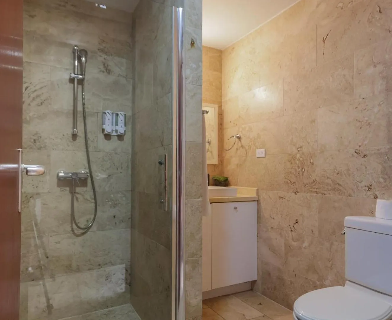 4 Bedrooms Modern Condo At Walking Distance From Eagle Beach Palm Beach Aruba